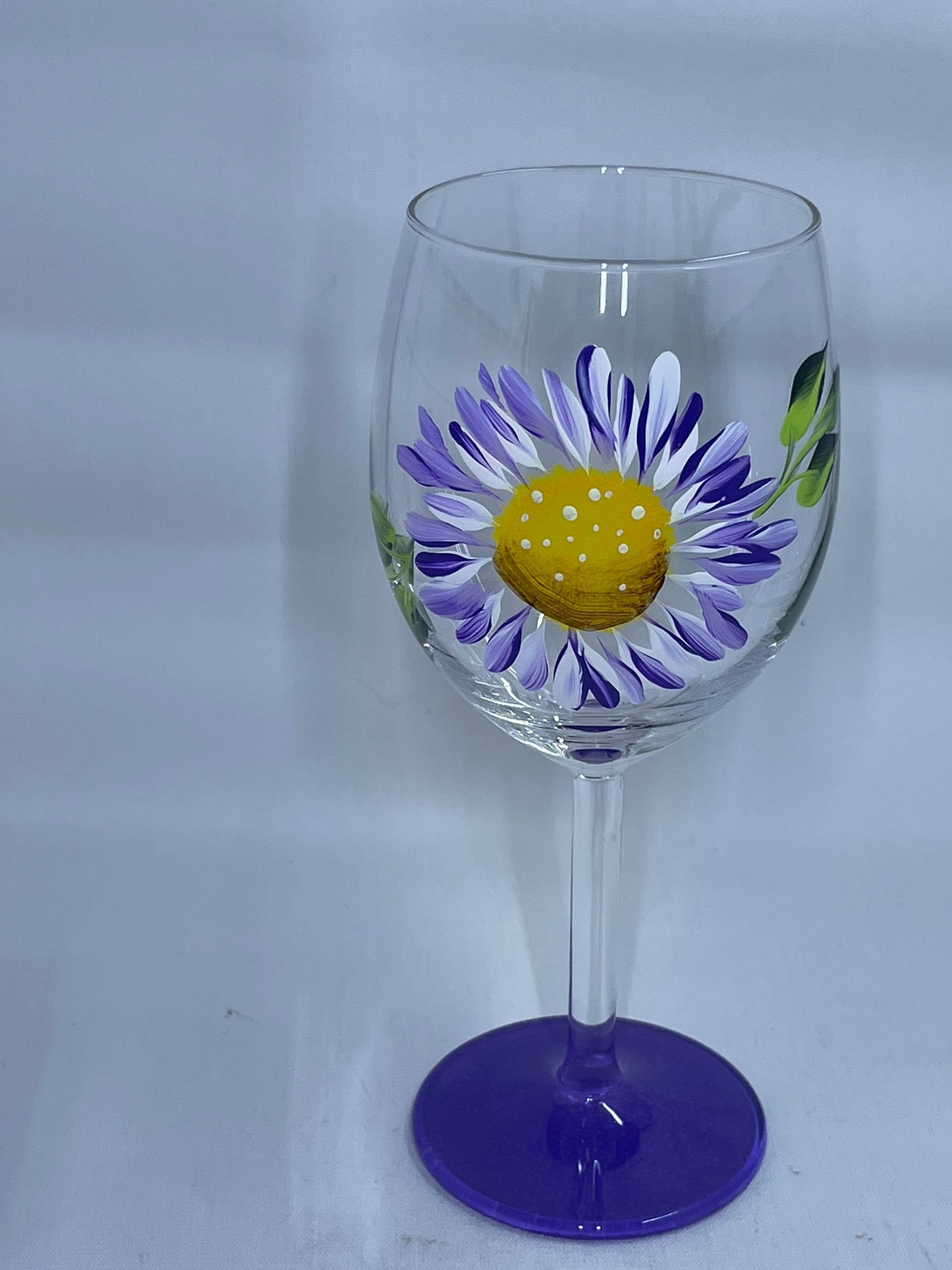 Spring Flower Wine Glasses Set of 4 glasses Purple, Yellow, Pink, Purple Wedding decor, wedding gift, Bridesmaid gift, party glassware