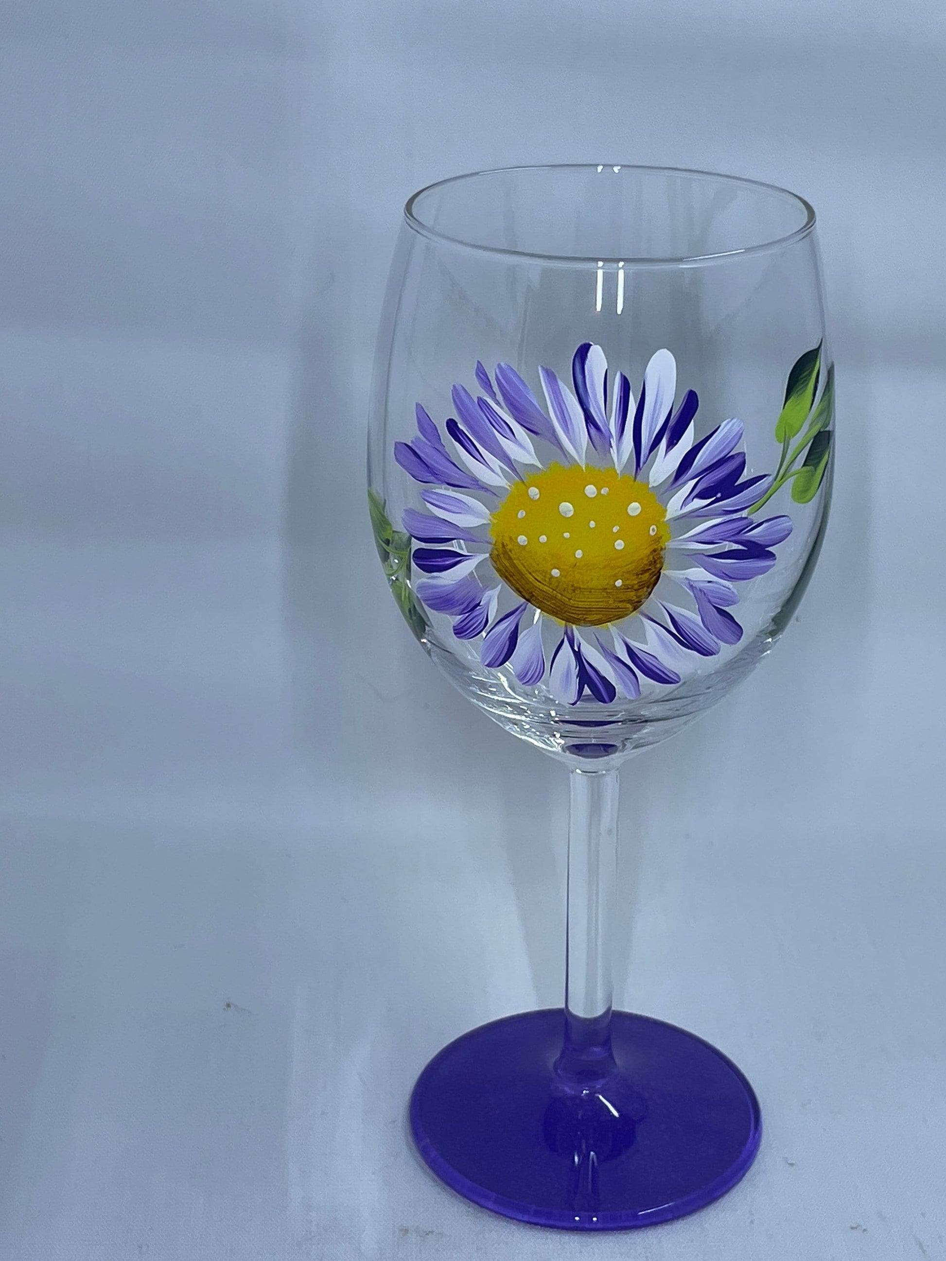 Spring Flower Wine Glasses Set of 4 glasses Purple, Yellow, Pink, Purple Wedding decor, wedding gift, Bridesmaid gift, party glassware